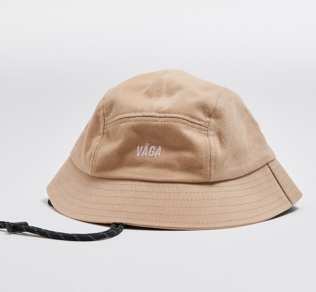 V&Aring;GA SOMBRERO DE ALGODON LAVADO WASHED SAND / NAVY BLUE