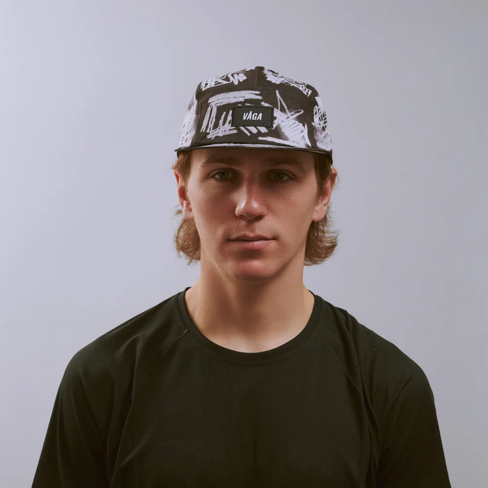 VÅGA GORRA DEPORTIVA SCRIBBLE BLACK / WHITE - Imagen 3