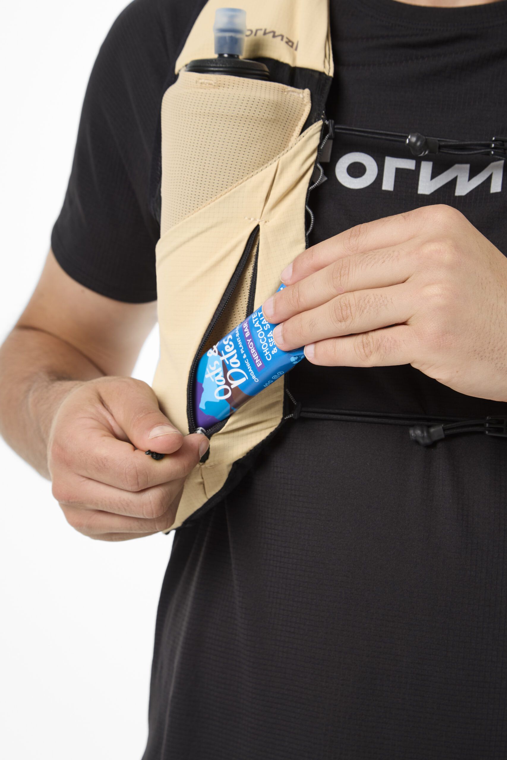 NNORMAL MOCHILA CHALECO MODULAR TRAIL BEIGE - Imagen 11